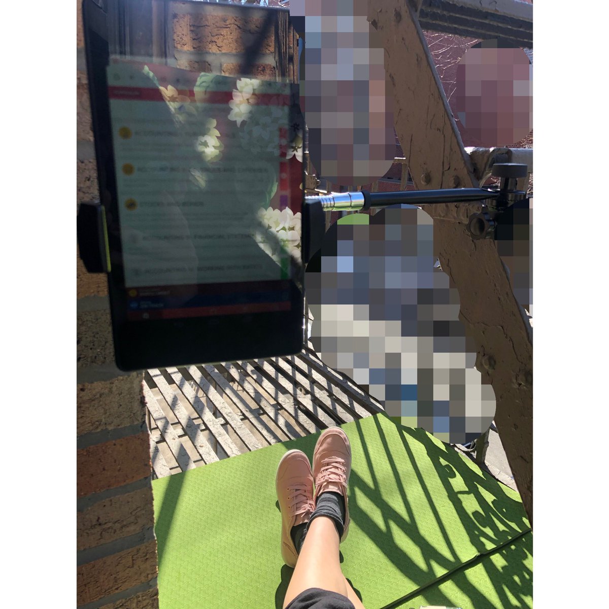 liliroquelin's tweet photo. Learning business skills comfortably on my mini-patio #nyc fire-escape 😊 #wheredoyouquantic @QuanticSchool studying for my #emba #executivemba #MusicBoss #liliroquelinmusic #vencepropublishing https://t.co/V85quIY52H