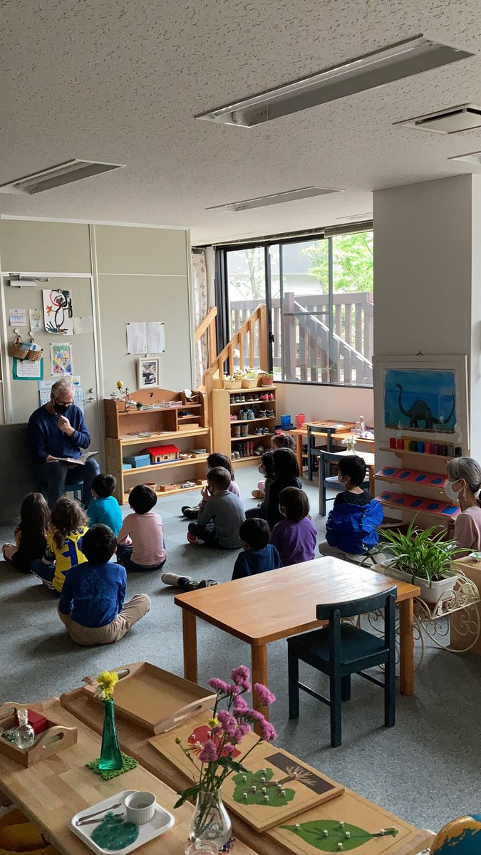 MSTokyoHazel's tweet photo. Every Tuesday, our special guest comes into Hazel to read several chapters of a book to the children. They love it! #mstHazel #WeAreMST #reading https://t.co/UL8cmySLhj