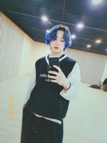 ð½ð½ð¾ On Twitter Naver Bts Jungkook S Photocard Is Sold For 3 Million Won 2 6k Usd In Indonesia And Philippines K Pop Resellers Often Price Jungkook S Photo Card At A High Rate Jungkook S