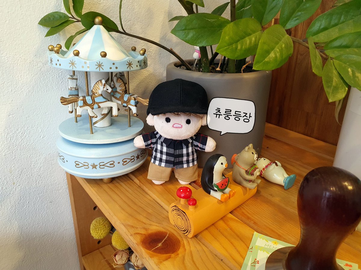 솜다니 생존신고해요😴

요즘 혐생 심각단계라서🥺
오랜만에 살아있다고 기록합니다📝

👔👖🧢 : <a href="/nieltwinz/">녜리트윈즈</a>  님

십센티 츄룽이가 좋아하네요🤭