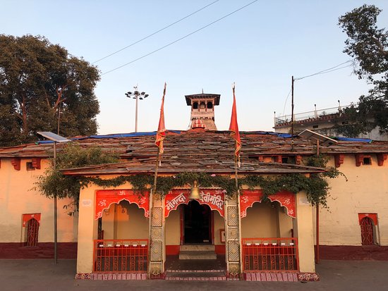 ExploreOuting's tweet photo. Part 1
#नवरात्री के पावन अवसर पर हम आपको उत्तराखंड के प्रसिद्ध देवी मंदिरों की जानकारी दे रहे हैं.
#HappyNavratri

कालीमठ मंदिर, रुद्रप्रयाग

हाटकालिका मंदिर, गंगोलीहाट

नंदा देवी मंदिर, अल्मोड़ा

कोट भ्रामरी मंदिर, बागेश्वर https://t.co/q8vGV5u2zl
