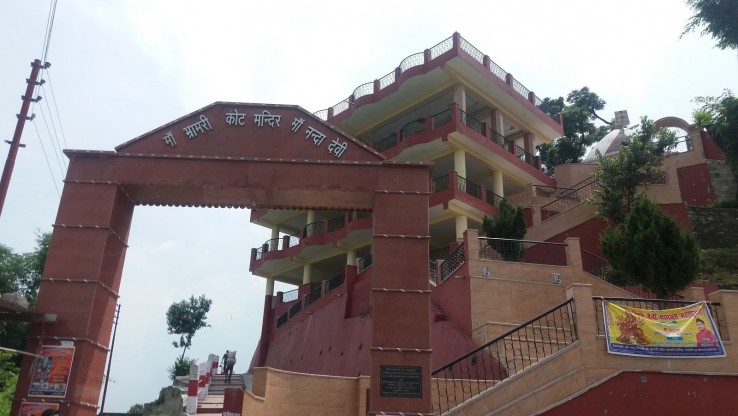 ExploreOuting's tweet photo. Part 1
#नवरात्री के पावन अवसर पर हम आपको उत्तराखंड के प्रसिद्ध देवी मंदिरों की जानकारी दे रहे हैं.
#HappyNavratri

कालीमठ मंदिर, रुद्रप्रयाग

हाटकालिका मंदिर, गंगोलीहाट

नंदा देवी मंदिर, अल्मोड़ा

कोट भ्रामरी मंदिर, बागेश्वर https://t.co/q8vGV5u2zl