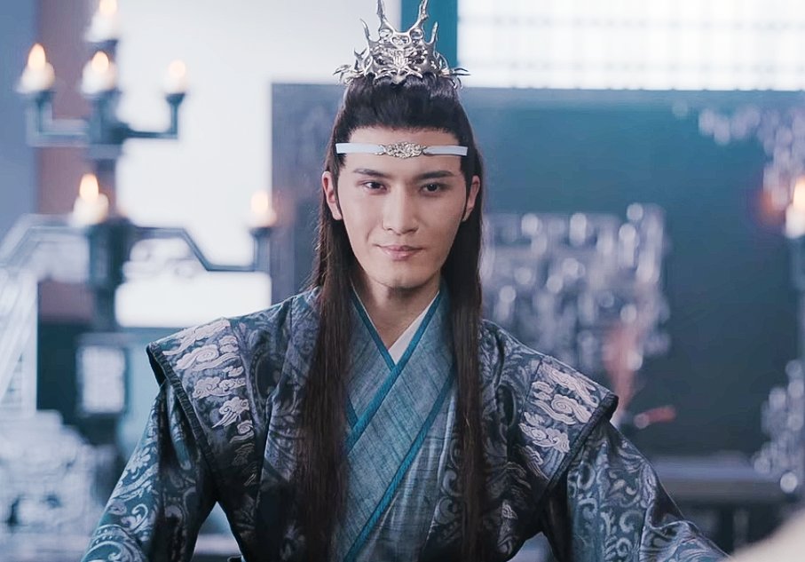 On the Lan side, we have Lan Wangji's elder brother Lan Xichen, aka Lan Huan, aka the First Jade of Lan. Ships his brother and Wei Wuxian like it's his job and lowkey horny as fuck for Meng Yao (more of whom later). Mostly gentle and calm but dangerous in battle.