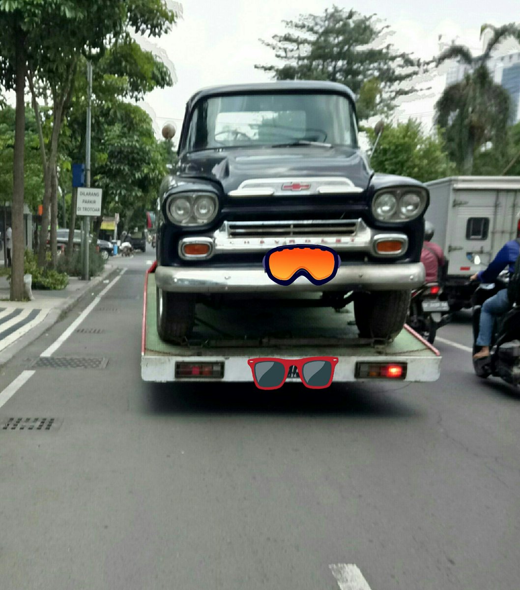 Siang-siang ketemu penambakan mbah... 😁 <a href="/HoldenKlasik/">Suka Mobil Tua</a>
