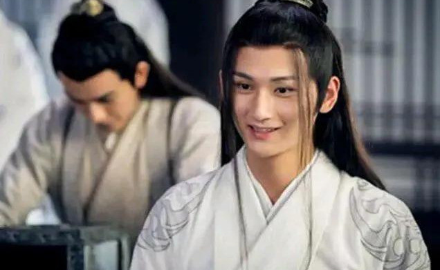 Nie Huaisang, later called the Headshaker, is a himbo-passing intellectual who prefers artistic pursuits and bird-catching to swordplay. A close friend of Wei Wuxian and Jiang Cheng who gets into shenanigans with the three of them when they're teenagers.