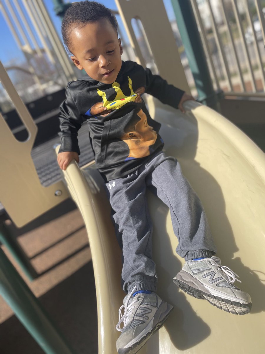 ebony_edition's tweet photo. #EEDaily Our Heir hoodie is super comfortable and easy to move in! Just watch our little model Dallas Go! 💙you can purchase Heir on our website today! https://t.co/J08sGsZhjn https://t.co/QFmwgKODBW