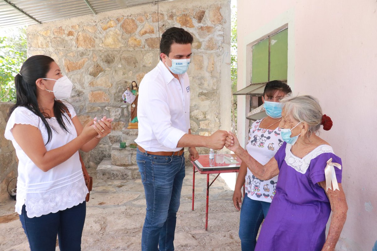 erikrihaniglez's tweet photo. Gracias Doña Florentina Tec de #Ixil, por sus palabras de apoyo en esta campaña y por invitarnos a mi y a mi amiga #SandraPech candidata a Presidenta Municipal a convivir un rato con los vecinos.

Seguimos recorriendo el distrito 9. #CambiandoUnidos Yucatán #ERG9 https://t.co/28SoWFtho0