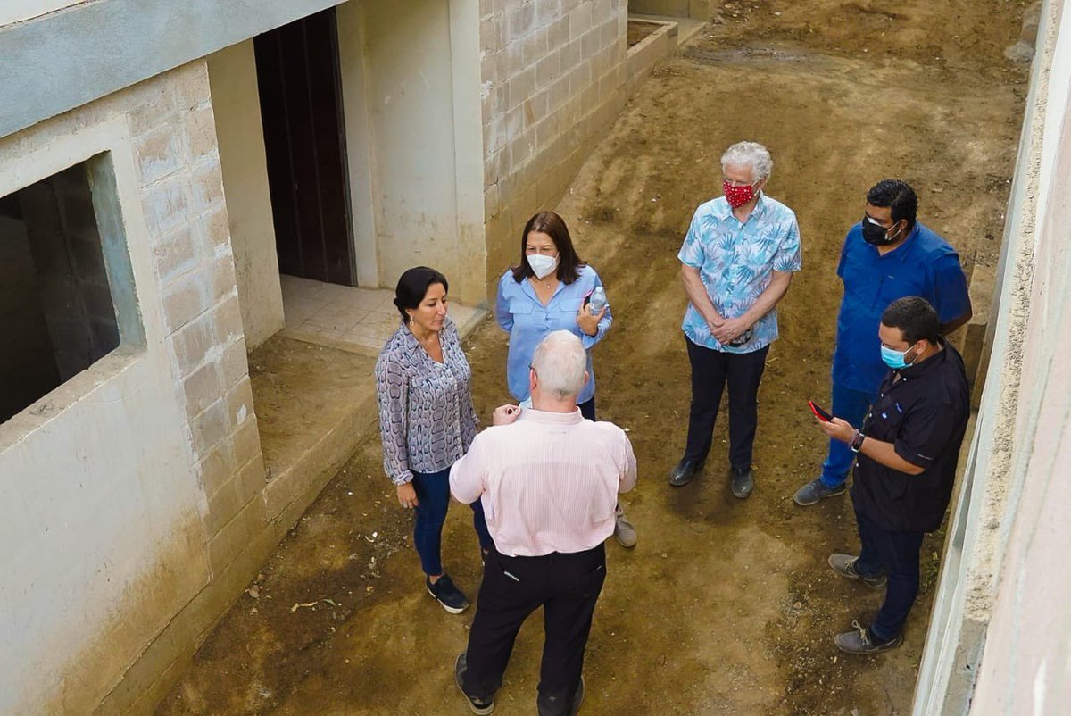 misol140's tweet photo. Esta tarde, realizamos un recorrido por el proyecto habitacional de Nuevo Cuscatlán con @jeffcardwell, fundador de @GAGsv, además de @NewStoryCharity y @TheFullerCenter. https://t.co/nAZQxjR1Lq