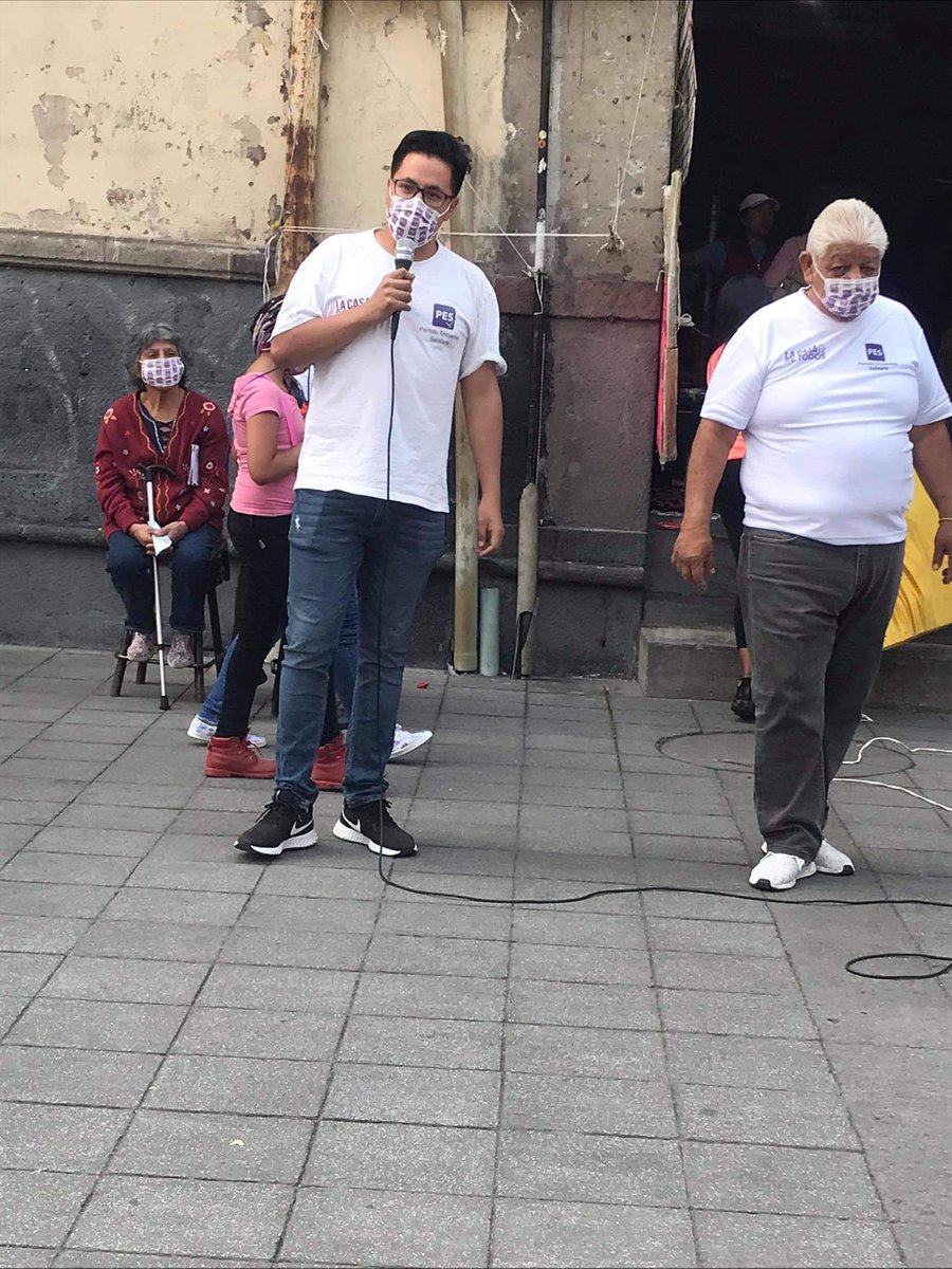 angelpulgas19's tweet photo. El día de ayer junto con mis compañeros candidatos seguimos recorriendo las calles del centro historia dando a conocer las propuestas que traemos, escucharlos y entablar un vinculanya que más que candidatos somos sus vecinos y amigos.
#PartidoEncuentroSolidario #PES2021 #PESCDMX https://t.co/oR4ZKz98bs
