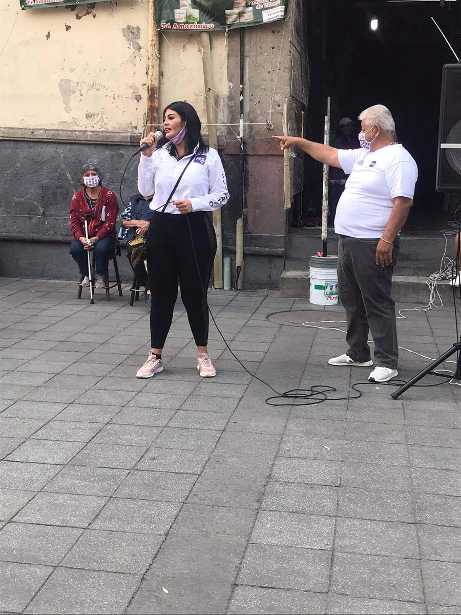 angelpulgas19's tweet photo. El día de ayer junto con mis compañeros candidatos seguimos recorriendo las calles del centro historia dando a conocer las propuestas que traemos, escucharlos y entablar un vinculanya que más que candidatos somos sus vecinos y amigos.
#PartidoEncuentroSolidario #PES2021 #PESCDMX https://t.co/oR4ZKz98bs