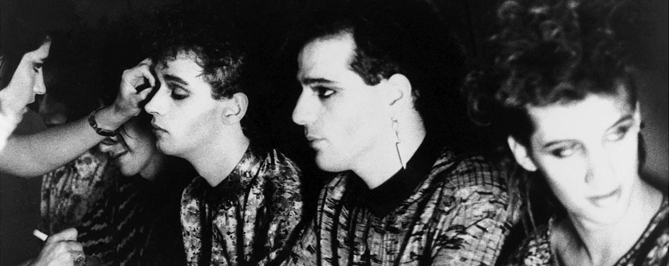 enremolinosuy's tweet photo. EXCLUSIVO |
Conversamos con Adrián Taverna a 35 años del debut de Soda Stereo en Obras Sanitarias.

"Logramos callar muchas bocas del rock tradicional que criticaban mucho a Soda, como de otros músicos que nos miraban por arriba del hombro."

Nota:

https://t.co/UCdxwMnVey https://t.co/Zo3uAurNlv