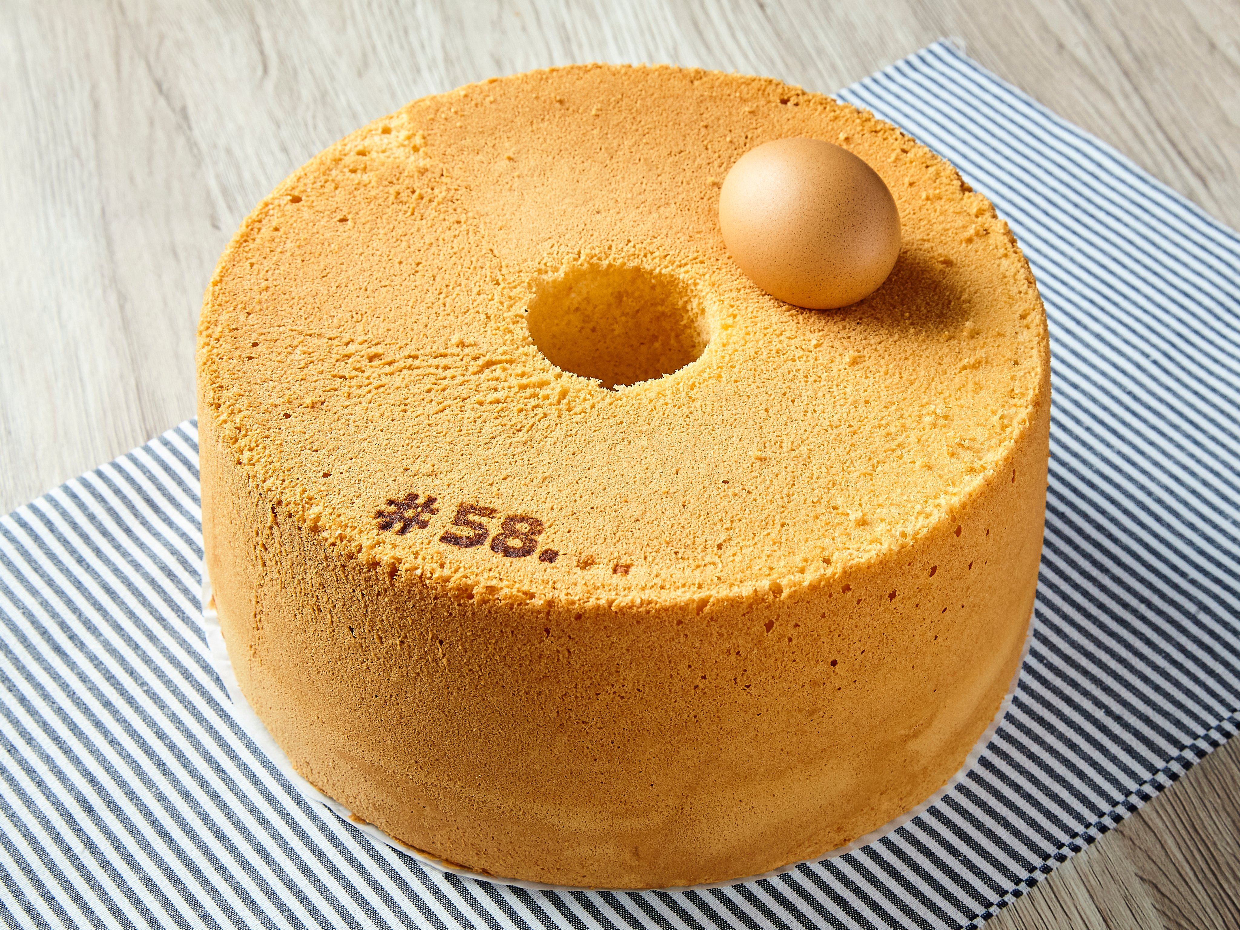黒の生食パン 58 浦和 のみなさん 本日4 13 火 までです 伊勢丹浦和地下１階 食品惣菜プロモーション ステージ B1 た ま ご み る く に 奥久慈卵 バニラ 竹炭を使った黒の生シフォンケーキを持って出店しています さいたま市