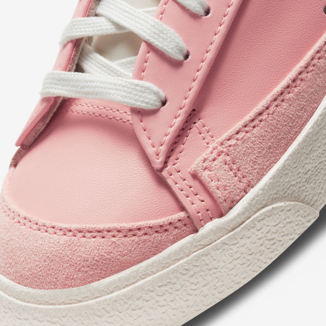 J23app's tweet photo. Women’s Nike Blazer Low '77 "Light Atomic Pink" on @nikestore

Link -> https://t.co/vl2NUU5ckj https://t.co/rm7fEO73Pr