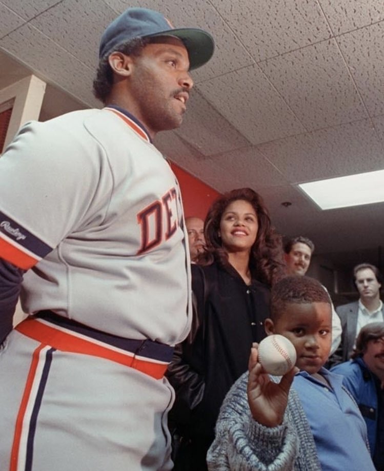 nut_history's tweet image. “Im going to destroy this ball someday”