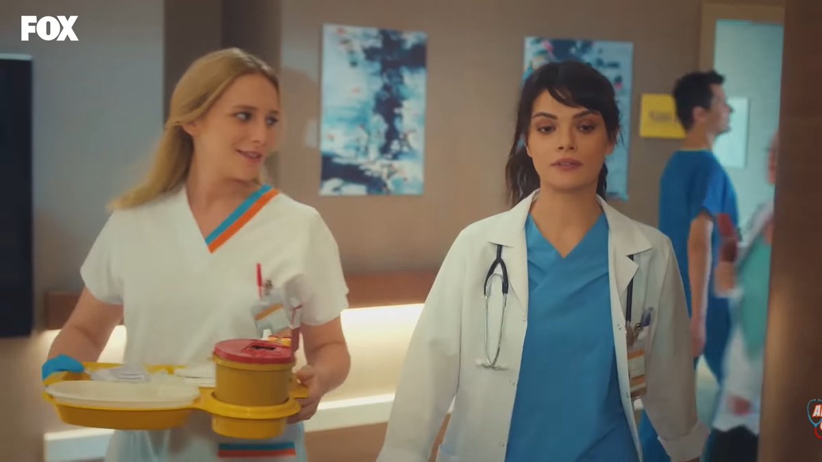 AcelyaArg_'s tweet photo. Claro.

Ey, el nuevo doctor residente llega hoy, verdad?

Si, esperemos que este al menos sobreviva a Ferman el magnífico, quien sabe.

Ay, ella protege a su maestro.

Genial.

BIENVENIDO DOCTOR MILAGRO 
#DoctorMilagro https://t.co/eWG2Y0SrmS