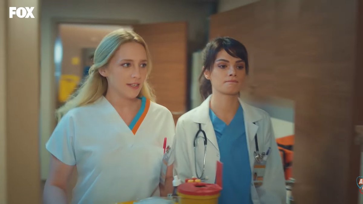 AcelyaArg_'s tweet photo. Claro.

Ey, el nuevo doctor residente llega hoy, verdad?

Si, esperemos que este al menos sobreviva a Ferman el magnífico, quien sabe.

Ay, ella protege a su maestro.

Genial.

BIENVENIDO DOCTOR MILAGRO 
#DoctorMilagro https://t.co/eWG2Y0SrmS