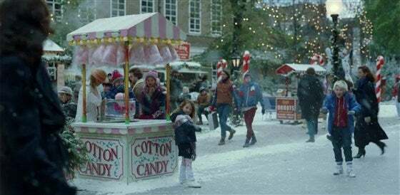 In Wonder Woman 1984 (2020) both Gal Gadot's daughters Maya and Alma, as well as her husband Yaron Varsono have cameos in the film. Alma is seen with Director Patty Jenkins' son, Ace throwing snowballs at Diana, while Yaron and Maya are seen riding a carousel. https://t.co/pQPDuClule