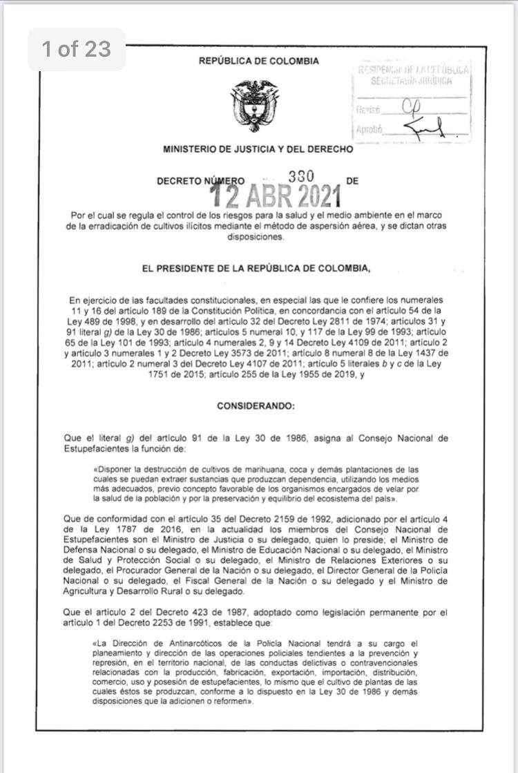 This evening  #Colombia's Ministry of Justice signed a decree, long in the works, to restart aerial coca fumigation. With this, the government may well be able to restart spraying despite several pending legal requisites. Short thread from Putumayo 