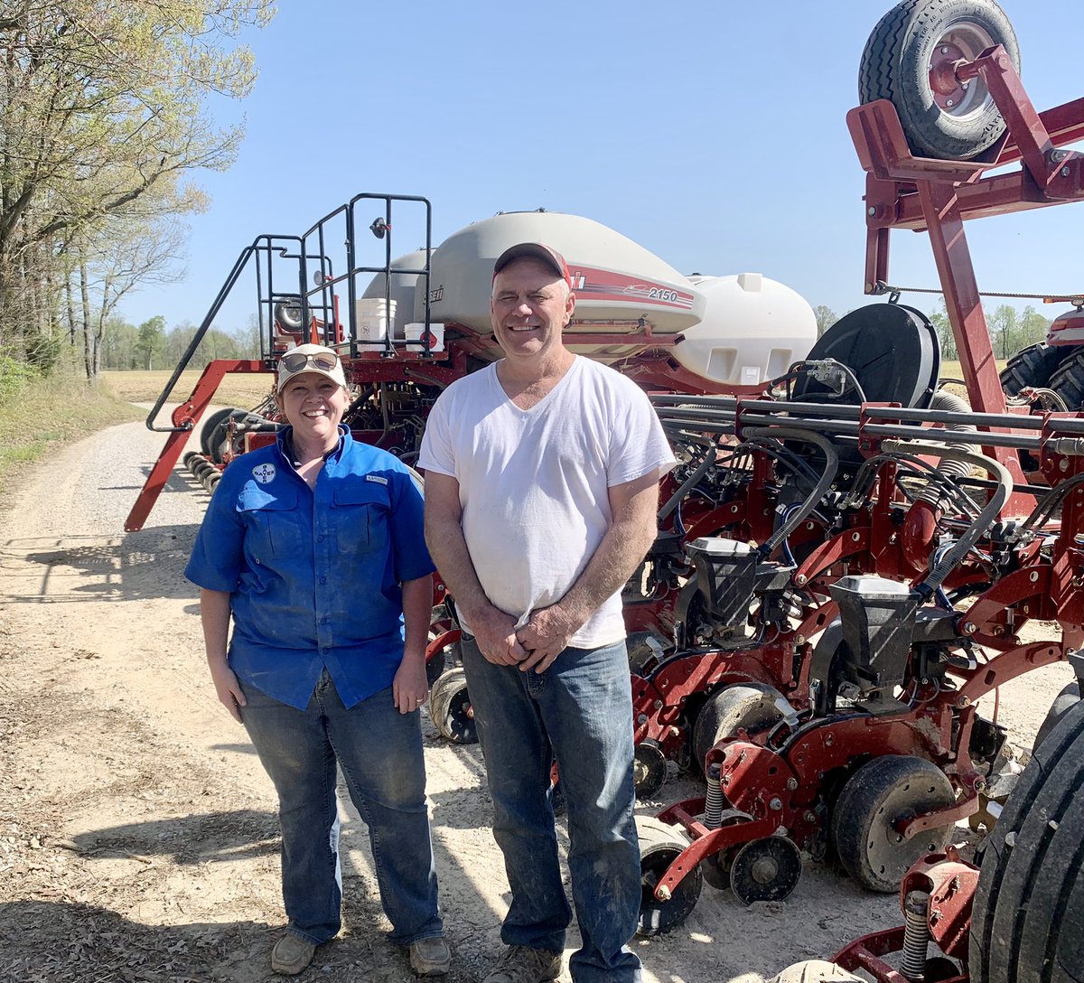 Agronomist_Whit's tweet photo. The plot engine 🚂 is running full steam in KY! So smooth we made it a double ✌🏻Soy plot this morning w/@DSMKirby, Shawn Kand, &amp; Beyke Farms in Whitesville, KY. 🌽 plot w/Casey Byrd &amp; Matthew Hampton Farms in Morgantown, KY. Thank you to our wonderful cooperator! @DKAS_SIN_KY https://t.co/UtAkKIajQA