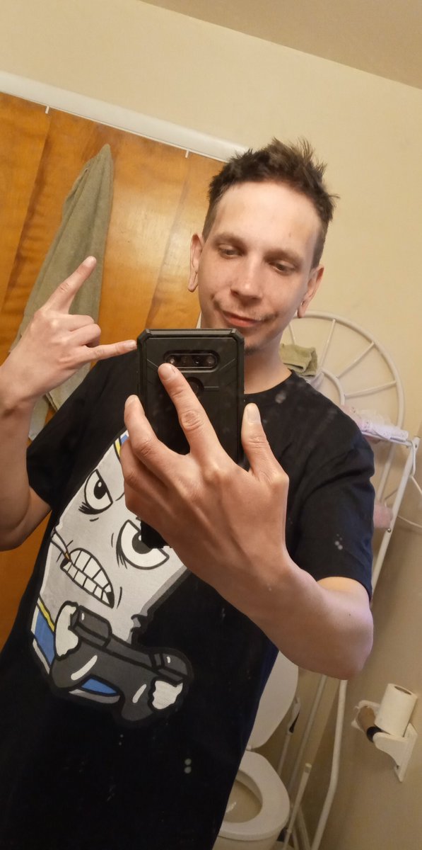 JackZeRippper's tweet photo. Talent Juice shirt arrived today fucking love it dude! Been watching you stream for years man, thanks for keeping it up and making great content, much love man! smokeLOVE  @Sm0kal0ke 🤘😝🤘 https://t.co/VYN2T8wv7P