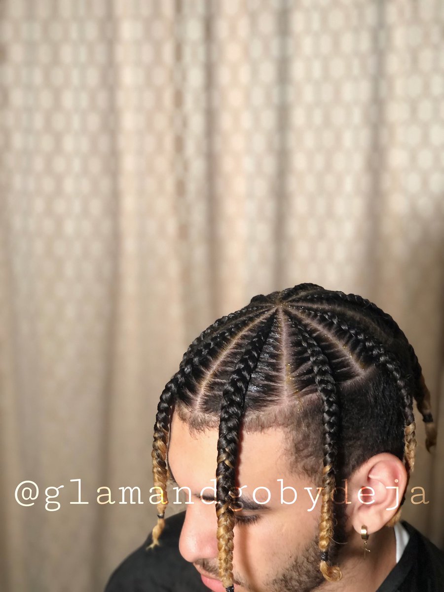 _ddejaa's tweet photo. Man bun FREESTYLE for the win, get into it🕷 Book Book Book💥 https://t.co/h15UAEx8Qk