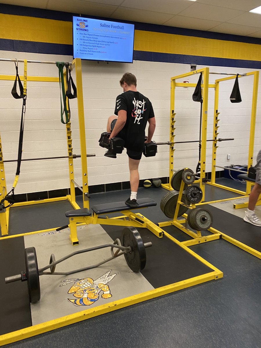 SalineStrength's tweet photo. Hornet Football getting a great spring lifting session in. https://t.co/VovKkqFLa1