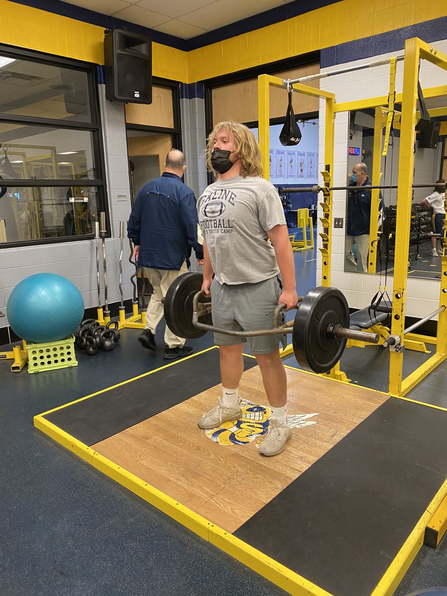 SalineStrength's tweet photo. Hornet Football getting a great spring lifting session in. https://t.co/VovKkqFLa1