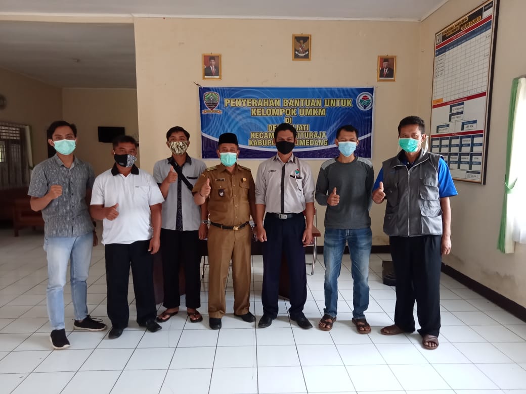 cijati_desa's tweet photo. Penyerahan Bantuan kepada kelompok usaha di Desa Cijati. Sebanyak 5 kelompok mendapatkan bantuan dari Pemerintah Desa Cijati @ridwankamil @dony_munir 
#jabarjuara #sumedangsimpati #cijatisejati #desasejahtera https://t.co/xhbmoecjhi