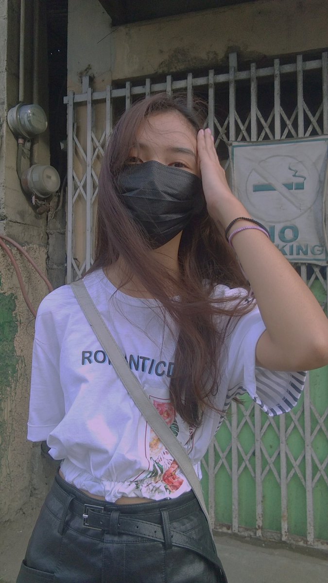 yvefab's tweet photo. magpe-facemask nalang talaga ako palagi. :) https://t.co/YLmoWN99qI