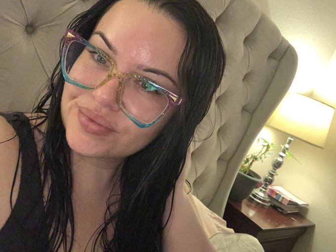 These glasses are my favorite https://t.co/wUyiZXSb81