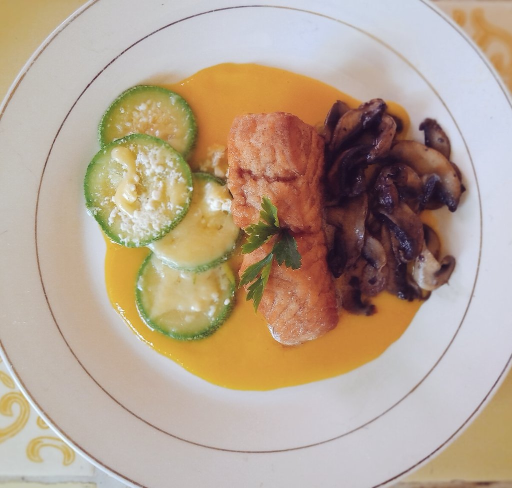 RasillaCruz's tweet photo. Salmón en salsa de mango 😋🥭
Me encantó @Mar83156907 https://t.co/wWVqJrCGg8