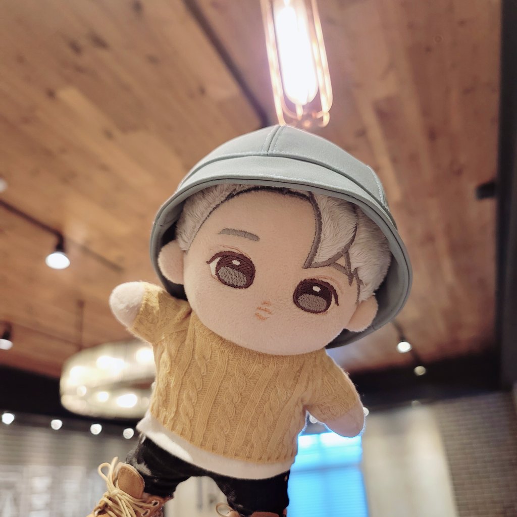 하늘색 가죽모자도 매우매우 기여움미다♡
찰떡이가 쿵떡이옴미다(어울려서 매우 싄나씀 😉

#어케씌울지_고민했는데 
#암지렇게나_씌워도👍