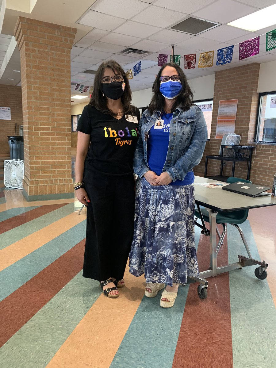 Way to go Smith ES and Herff Academy families for joining the Poe Dual Language Parent Night! We 🧡 our future Poe families! Much love to our educators who continue to shine and lead! <a href="/PoeMiddle/">Poe Middle School - SAISD</a> <a href="/SAISDBilingual/">Dual Language , ESL & Migrant, SAISD</a> <a href="/SmithES_Saisd/">Smith Elementary</a> <a href="/SAISDHerff/">Herff Elementary, SAISD</a>