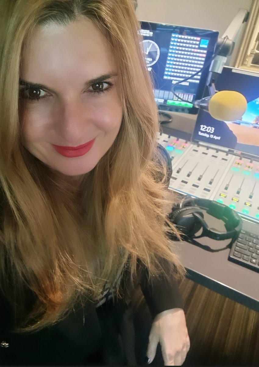 GemmaTognini's tweet photo. We LIVE
Its the #PCFreeZone on @6PR with @LiamBartlett9
Good times guaranteed
#champagnewireless https://t.co/0RUBgRcDHT