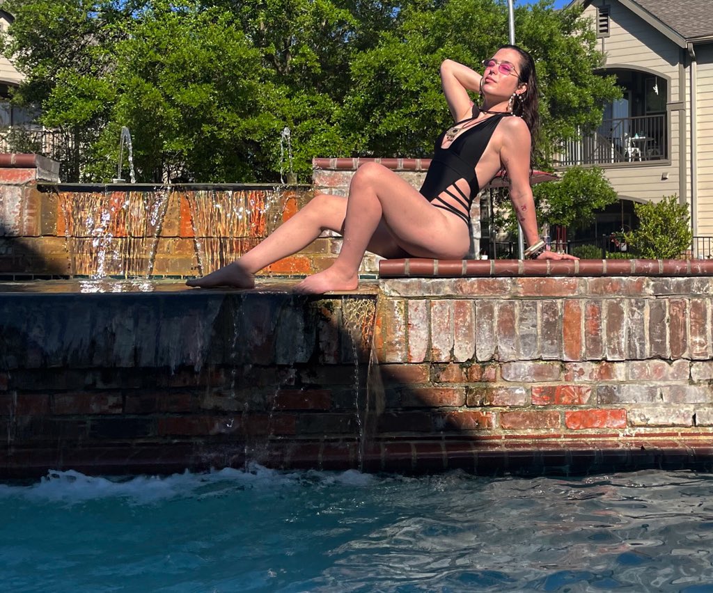 VictorKilgen's tweet photo. Pool day 🌞 https://t.co/ny82jQdXkp