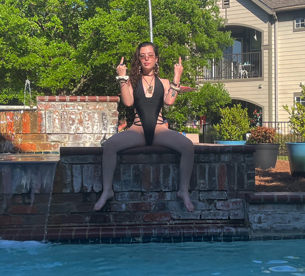 VictorKilgen's tweet photo. Pool day 🌞 https://t.co/ny82jQdXkp