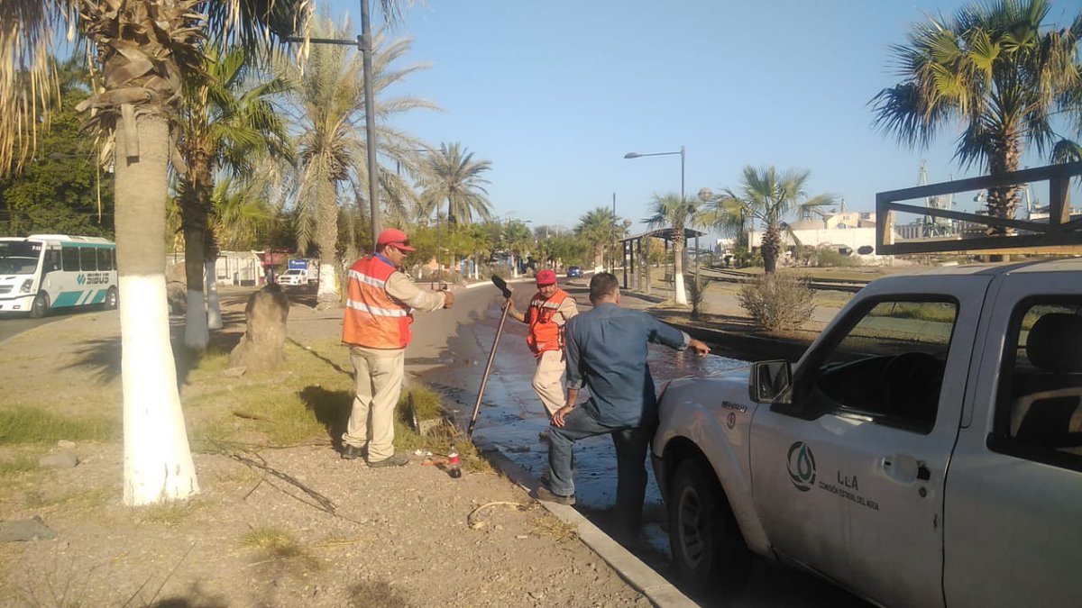 CEAGuaymas's tweet photo. Personal del área técnica acude a realizar desazolve a pozos de visita  en el Bulevar Porfirio Hernández del Sector Punta Arena. https://t.co/TzStGBJYjv