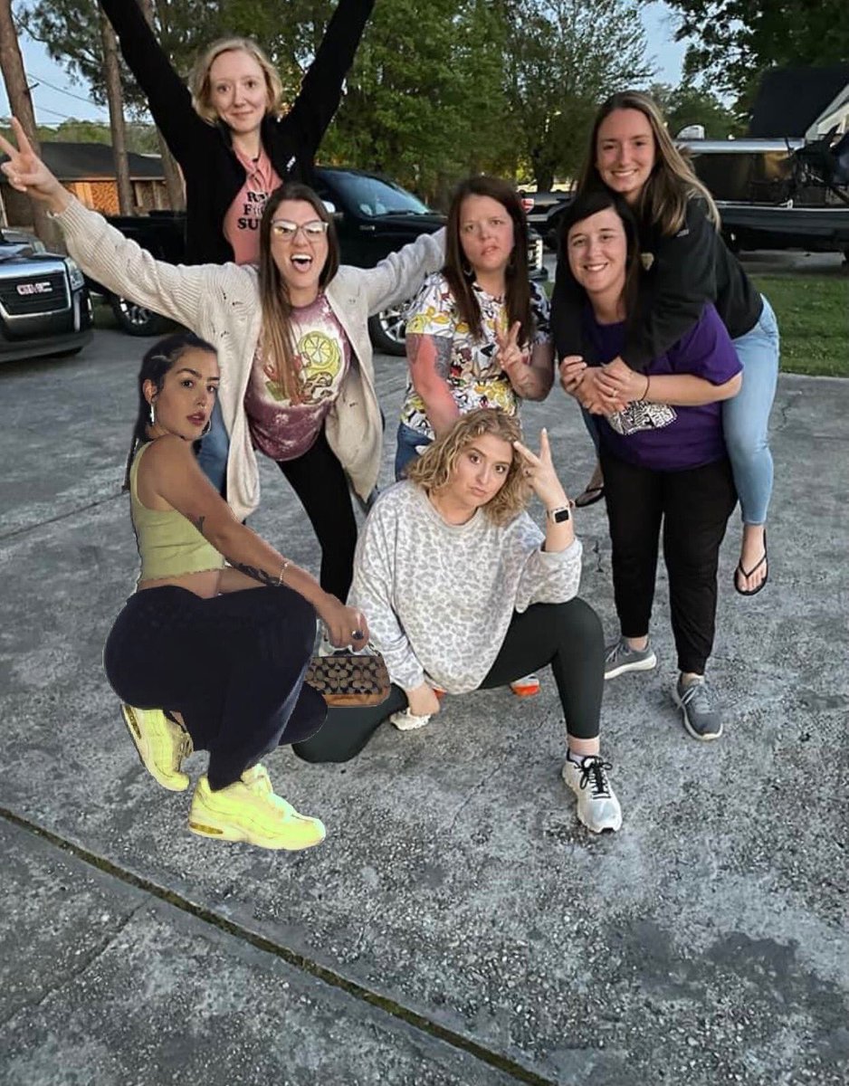 VictorKilgen's tweet photo. Had to add me to the sisters pic just missing our bro jbro miss you all !!! 💋 my beautiful sisters https://t.co/ELmheciygb