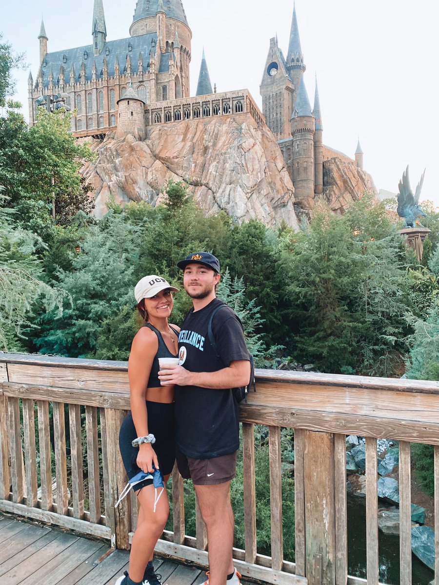 MissVanVliet_'s tweet photo. Universal Knights π€©π€π #UCF #universalknights #islandsofadventure #HP https://t.co/LXUklBSu0O