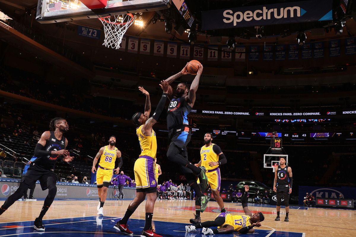 Julius Randle too much to handle as Knicks drop Lakers