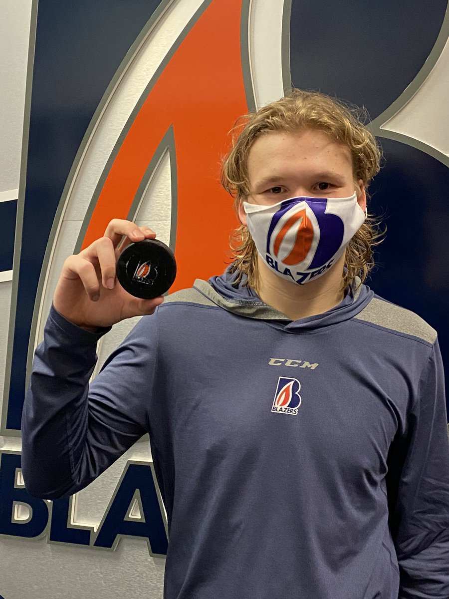 Hey... he’s got the puck! <a href="/Dylan_Ernst31/">dylan ernst</a> picked up his first win between the pipes in <a href="/TheWHL/">Western Hockey League</a> Friday night! 😎