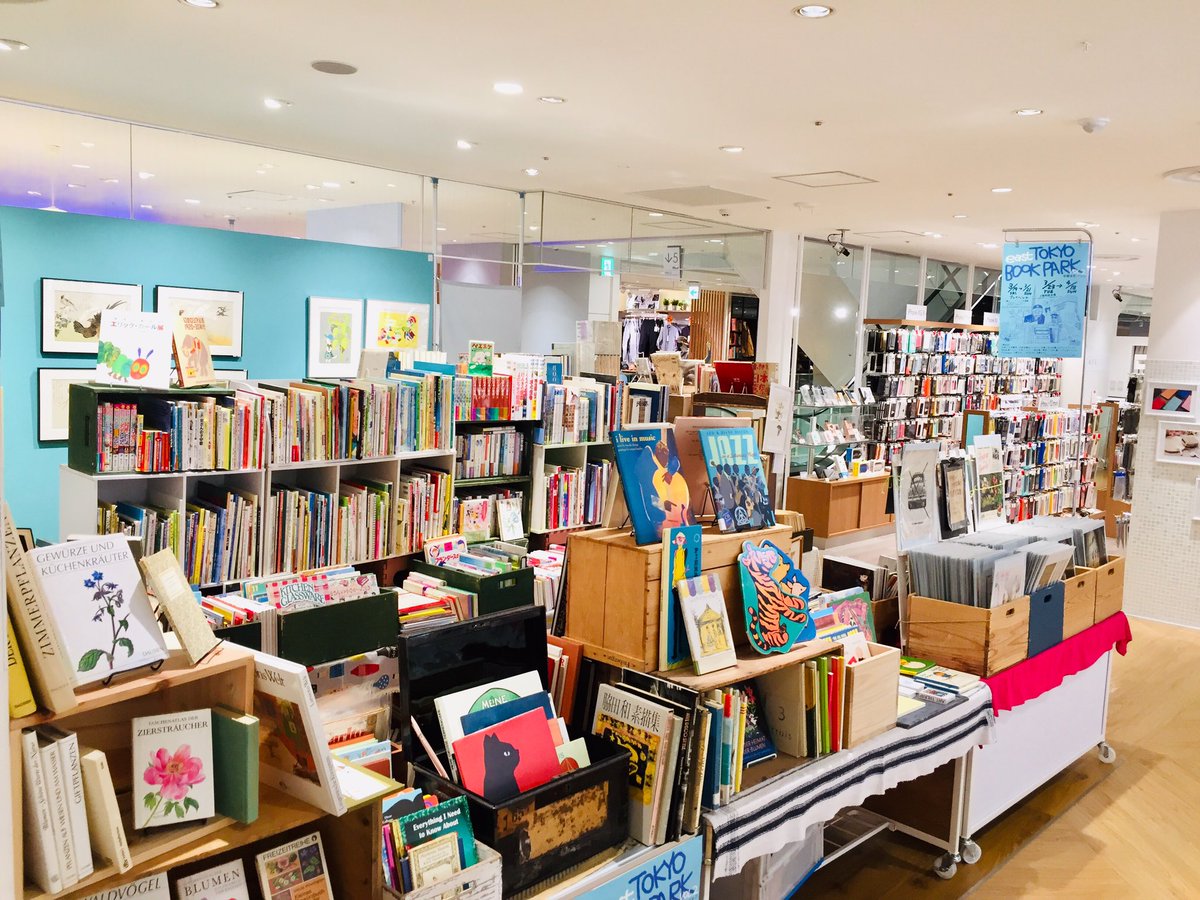 trois3osd's tweet photo. 古本屋の仕事の大半は地味ぃーな作業ばっかりなんですが、せめて売り場は華やかにね。12店がそんな地味ぃーな作業(皆さま勝手に括ってすみません
)の末作り上げた華やかぁーな「east TOKYO BOOK PARK」はいよいよ今週日曜日まで。お近くの際は是非。
#eTBP
#錦糸町パルコ https://t.co/eJ3OF0MpxL
