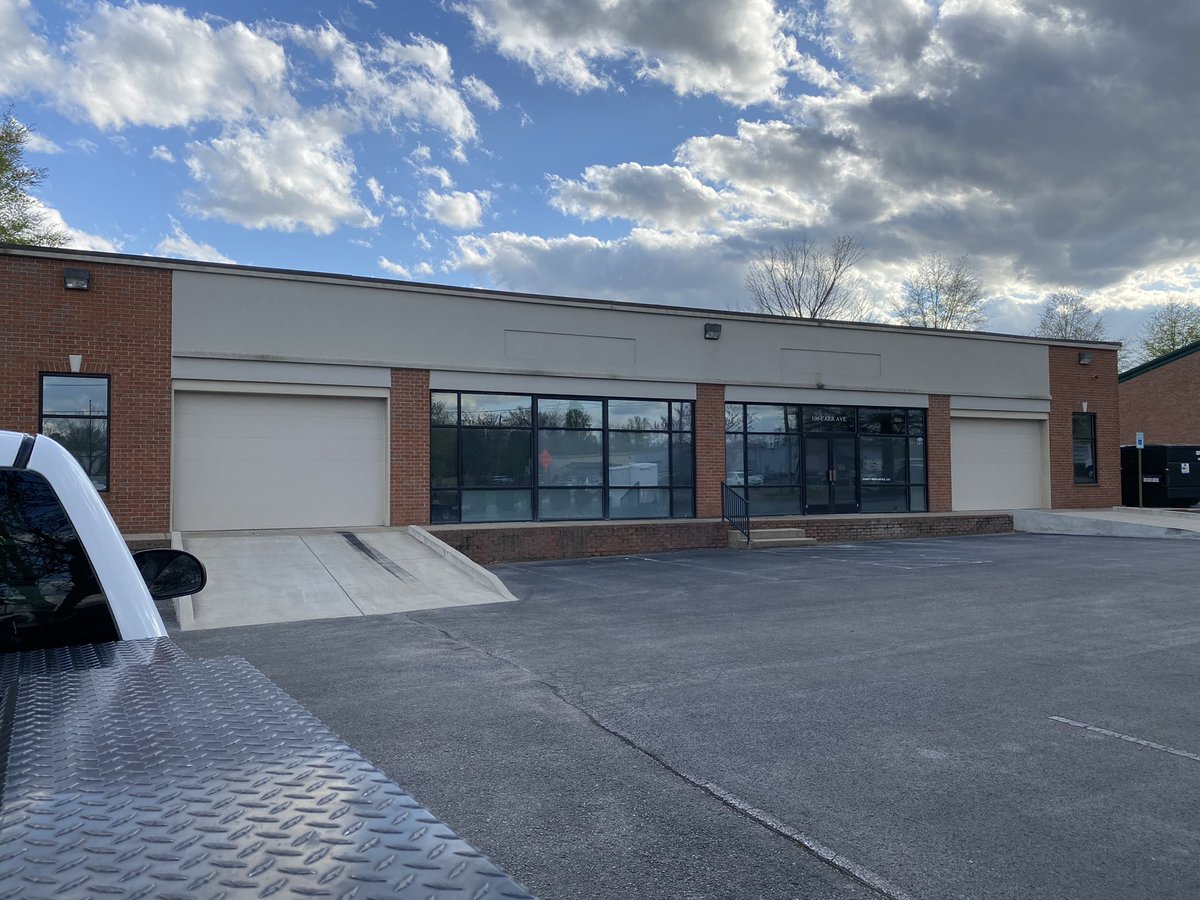 Some of the first trucks we’ve tinted and cleaned in out new shop in frankin holler at me for that privacy glass 😎