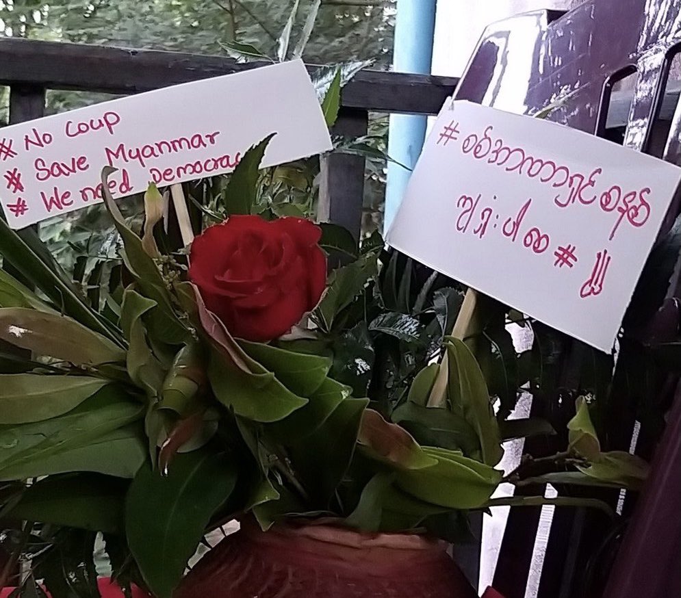 “Never Give Up”: Anti-coup messages on the pots traditionally set out for Myanmar’s Thingyan - new year. #WhatsHappeningInMyanmar