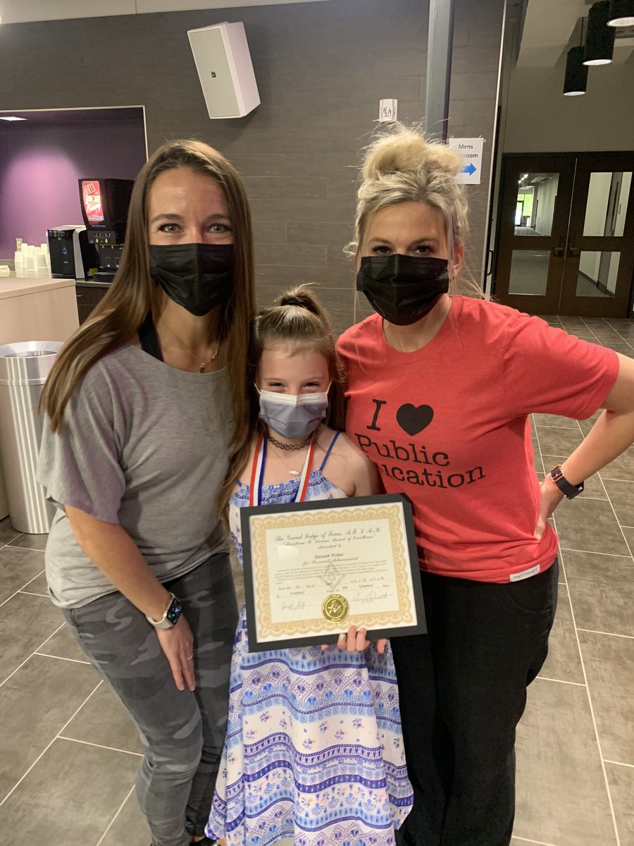 ActonElementary's tweet photo. We are so proud of our sweet Hannah for receiving the Lamar Award tonight at the school board meeting!  @AmandaRucka @duggan_katy #ActonHappy https://t.co/FnWfA5zEug