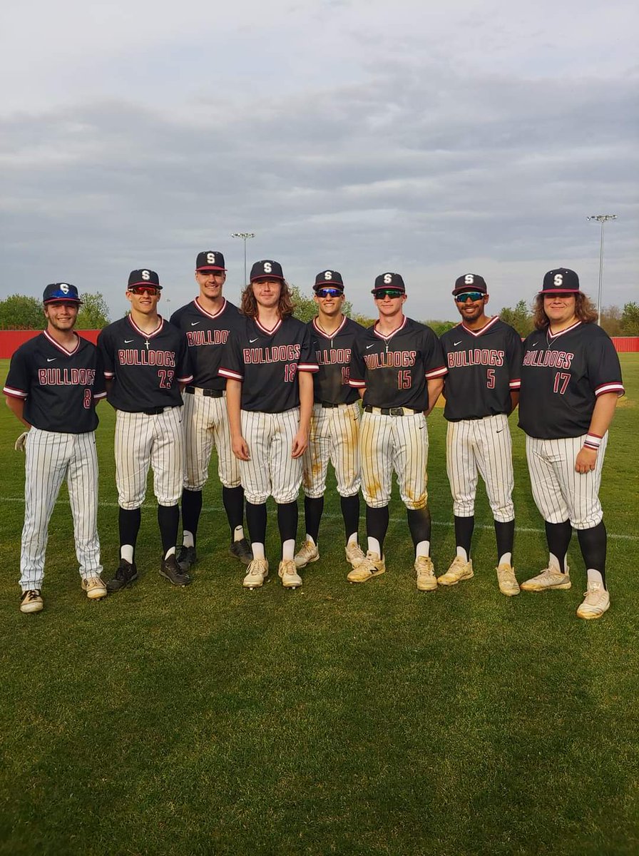 These seniors have been great examples and teammates to <a href="/GannonShack/">Gannon Shackelford</a> Terrific group of young men! Brandon Hammontree <a href="/CoryRodgers36/">Cory Rodgers</a> <a href="/CaydenMangham/">Cayden Mangham</a> <a href="/ConnerRodgers1/">Conner Rodgers</a> <a href="/riggsbraden/">Braden</a> <a href="/Nick_johnson_5/">Nick Johnson</a> @lil_bacon52
