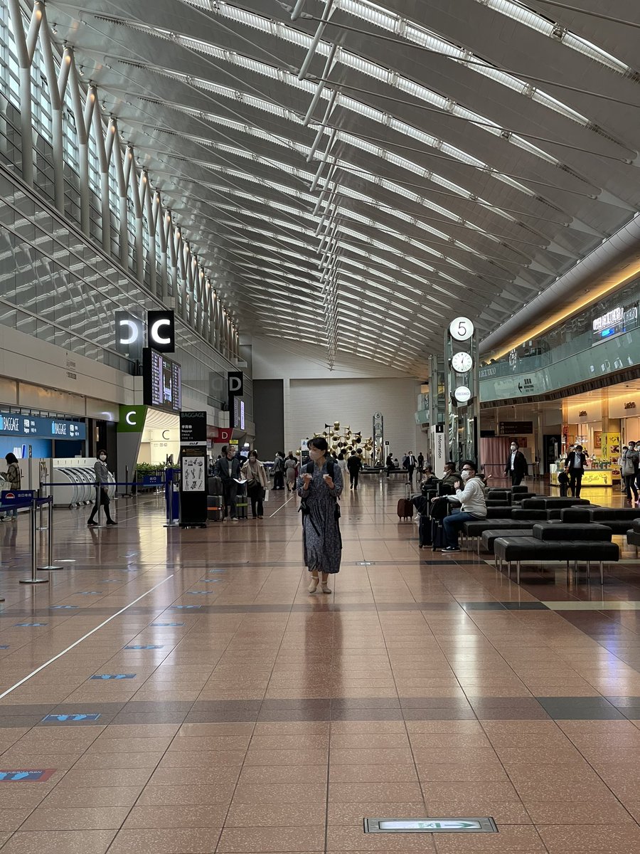 nobi's tweet photo. #CrowdCloud from the centre of terminal 2 #HND . https://t.co/yzVAyvCHhO
