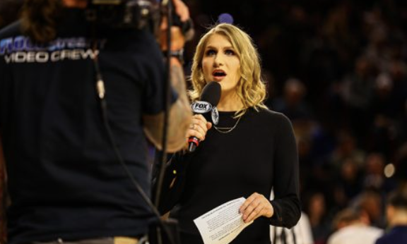 Love seeing two über talented journalists in Arizona (and two of my great friends) – <a href="/SarahKezele/">Sarah Kezele 🌵</a> and <a href="/kfitz134/">katherine fitzgerald</a> – quoted in this story about the ongoing challenges faced by women in sports media. <a href="/jenna_mazel/">Jenna Jenik</a> has the story. cronkitenews.azpbs.org/2021/04/12/gen…