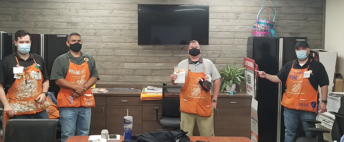 RomanC072128's tweet photo. Building Strong Relationships: Excellent store walk preperation and owning your business, communicating with your peers! D21/22 Merchandising Excellence!!! @CrystalP6948 @jacki_mccord @HomeTramonto @KyleRKennedy5 https://t.co/k88C016EaD