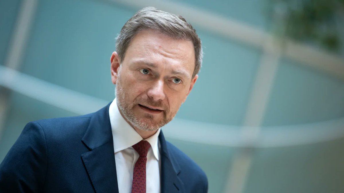 ErnstvAll's tweet photo. Mit den Grünen wird es schwierig
Die #FDP zeichnet in ihrem #Programmentwurf ein düsteres Bild der Lage im Land und richtet sich dabei vor allem gegen die Union. Doch auch von einer Ampel scheinen die Liberalen nicht zu träumen.
https://t.co/VqRqnksJNp https://t.co/m0RvhYlyRc